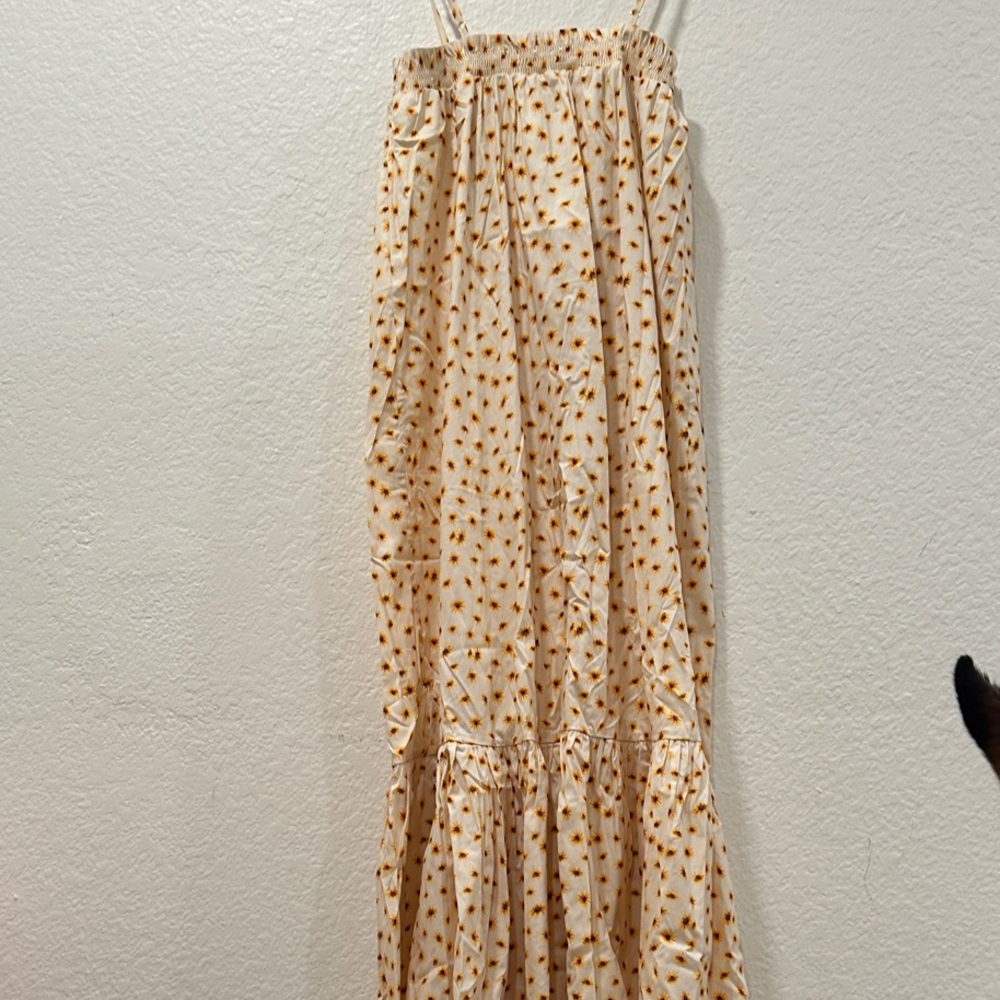 NWT- WeWoreWhat x Revolve Smocked MIDI Ditsy Daisies Dress - Picture 12 of 13
